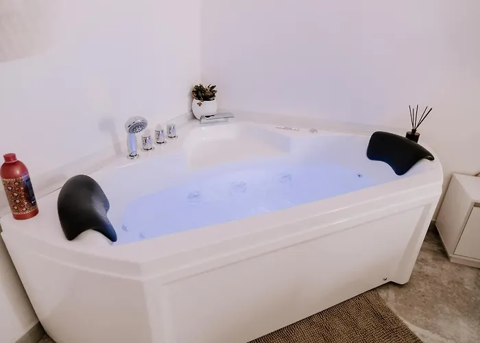 Casamia بيت ضيافة كاستلانيتا